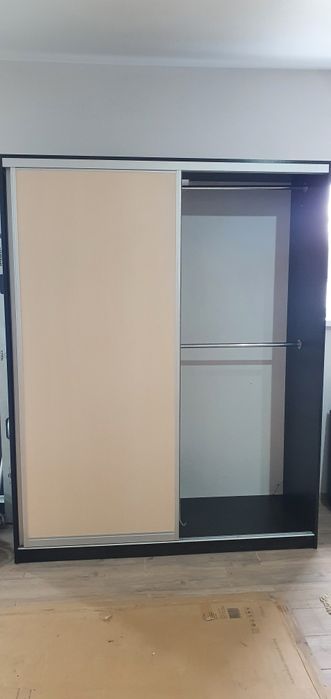 Продається шафа купе.
