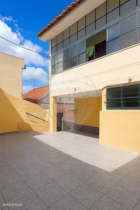 Moradia T8 para venda
