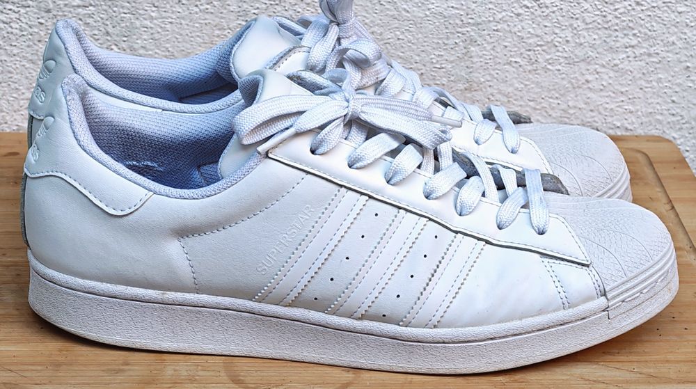 Tênis Adidas Superstar em muito bom estado