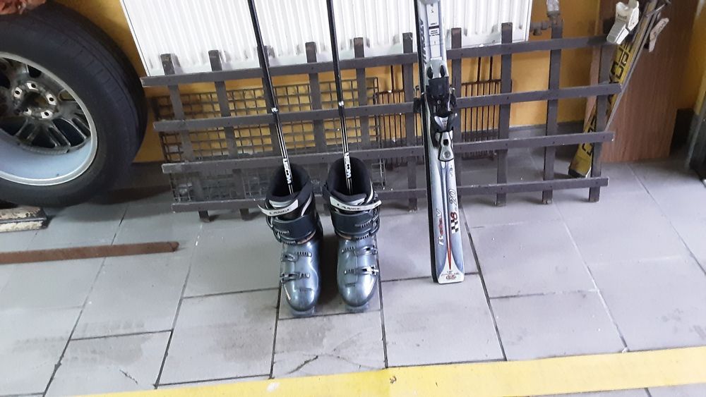 Narty zjazdowe atomic