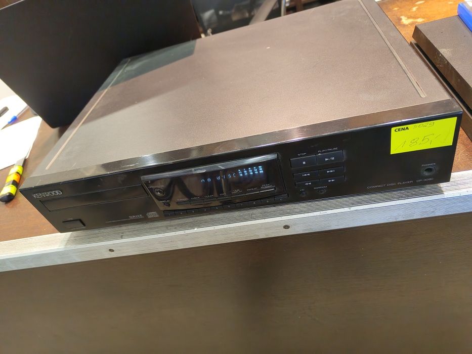 Odtwarzacz CD Kenwood model DP-3090