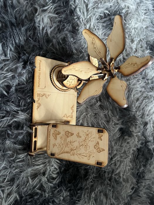 Ozdobna podstawka pod telefon