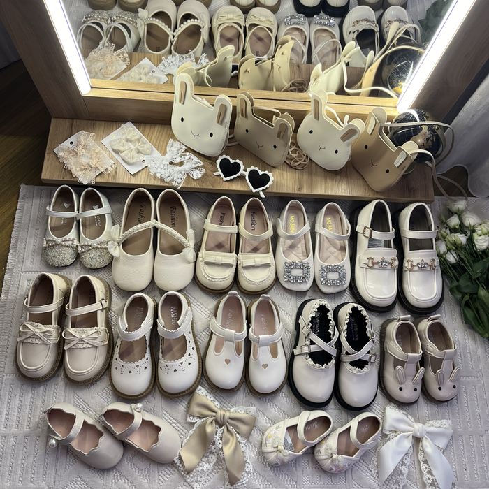 Нові туфлі на дівчинку різні розміри, молочні туфлі на дівчинку, туфлі