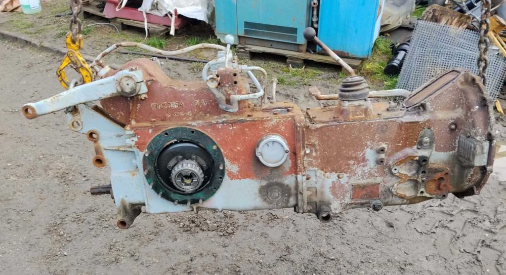 URSUS C-330m tył, połówka, skrzynia biegów, podnośnik