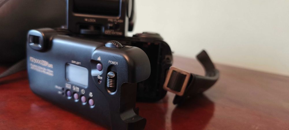 Fuji FZ-3000 Zoom Date - Analógica- IMPECÁVEL
