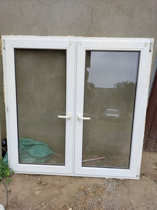 Okno PCV dwuszybowe białe 140x139
