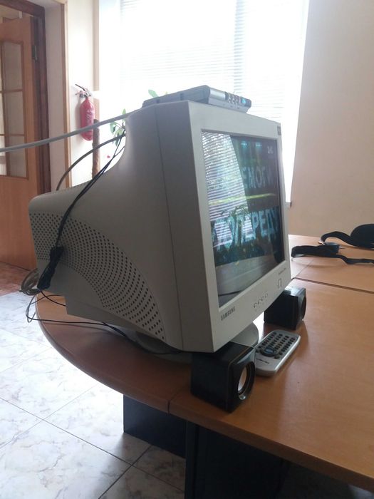 3 в 1! Набор из монитора и приставок. Монитор , телевизор , дисплей.