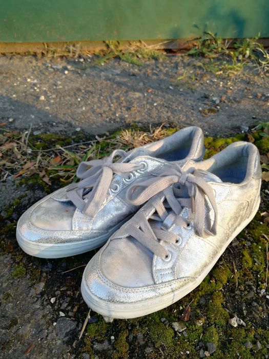 Продам жіночі кросівки Graceland