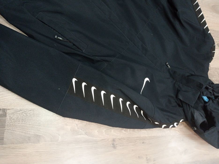 Вітровка Nike на лампасах