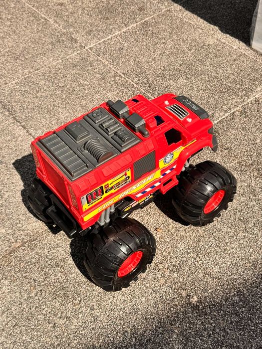 Pack Brinquedos Criança – Cozinha Madeira + Carrinho MOITO + Monster Truck Bombeiros