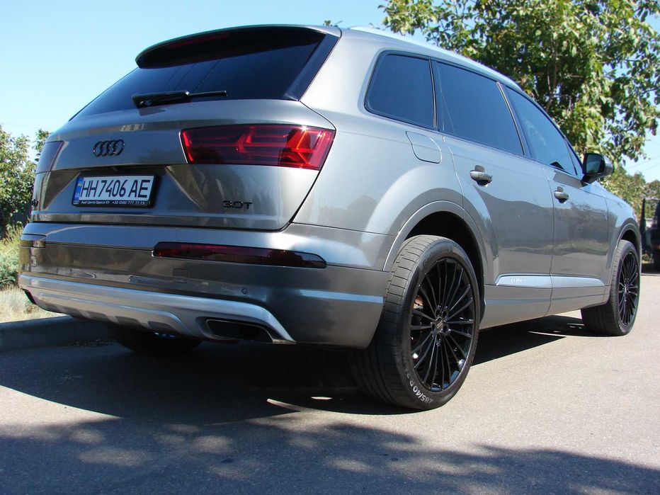 Audi Q7 3.0 турбо 2017 год (7 МЕСТ) на коже с панорамой