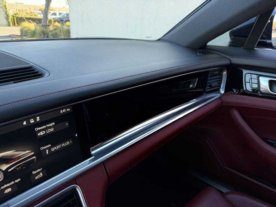 Porsche Panamera 4S      2018