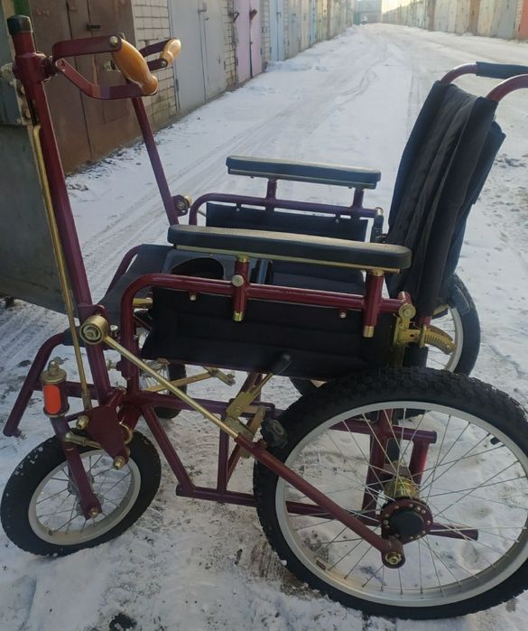 Продам новенькую уличную  инвалидную коляску