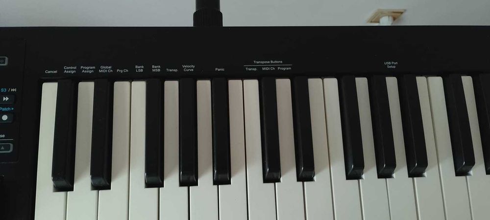 Teclado MIDI - 61 teclas c/ suporte