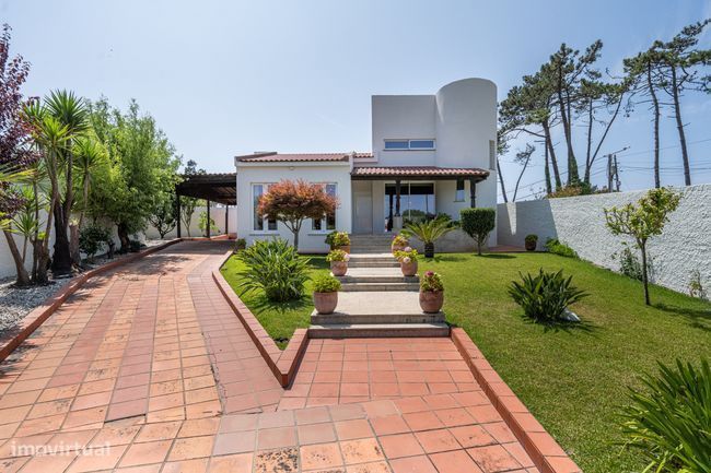 Moradia Térrea T3, 2 Minutos da Praia e Potencial para Piscina
