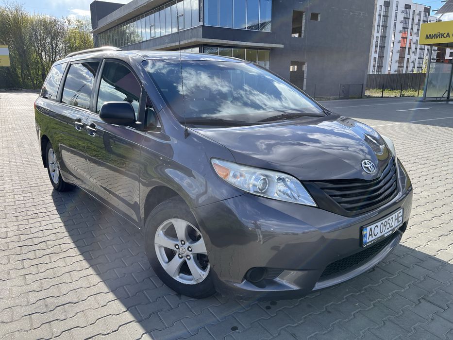 Toyota Sienna 2011