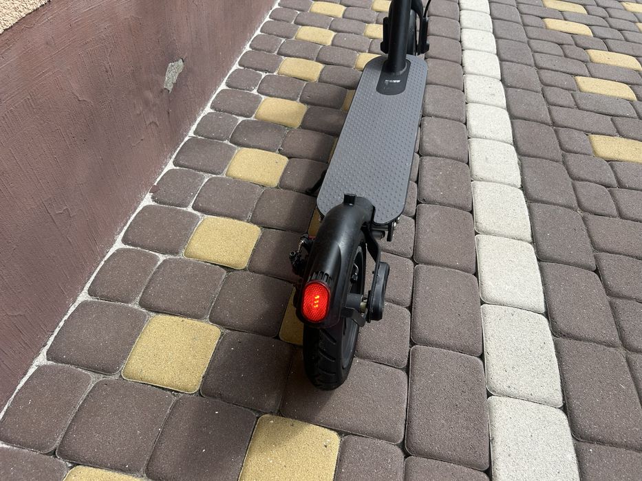 Електросамокат E-Wheels