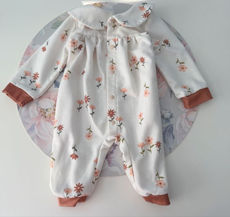 Pajacyk r.62 kwiaty dla dziewczynki