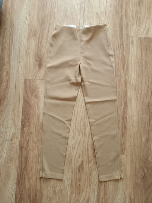 Beżowe materiałowe spodnie na gumce z wysokim stanem eleganckie L 40 jjxx zalando