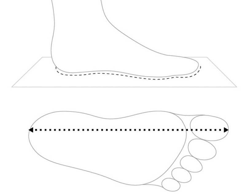 Klapki w kolorze czarnym na koturnie