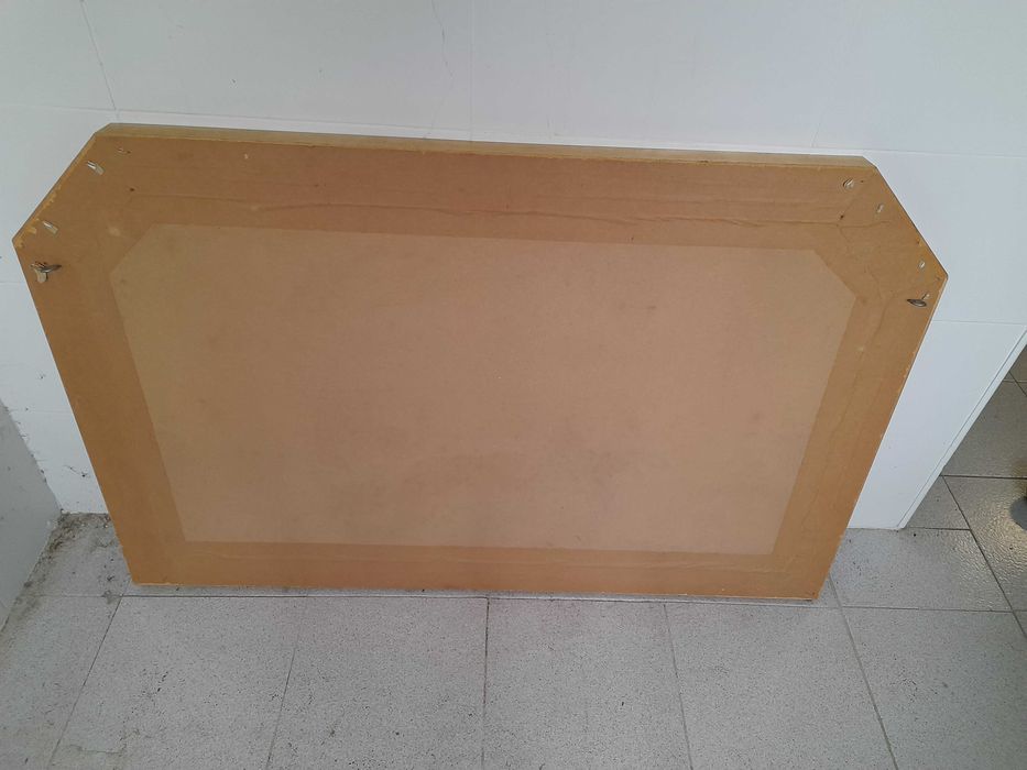 Espelho com moldura em talha dourada