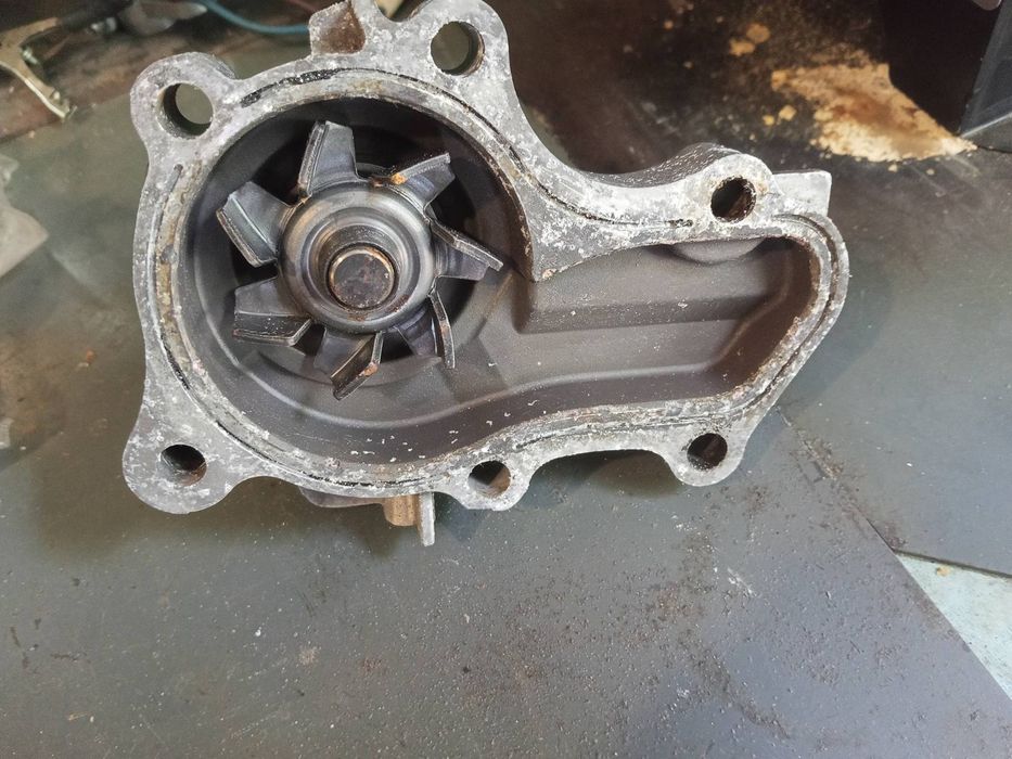 Помпа на Mitsubishi lancer 9