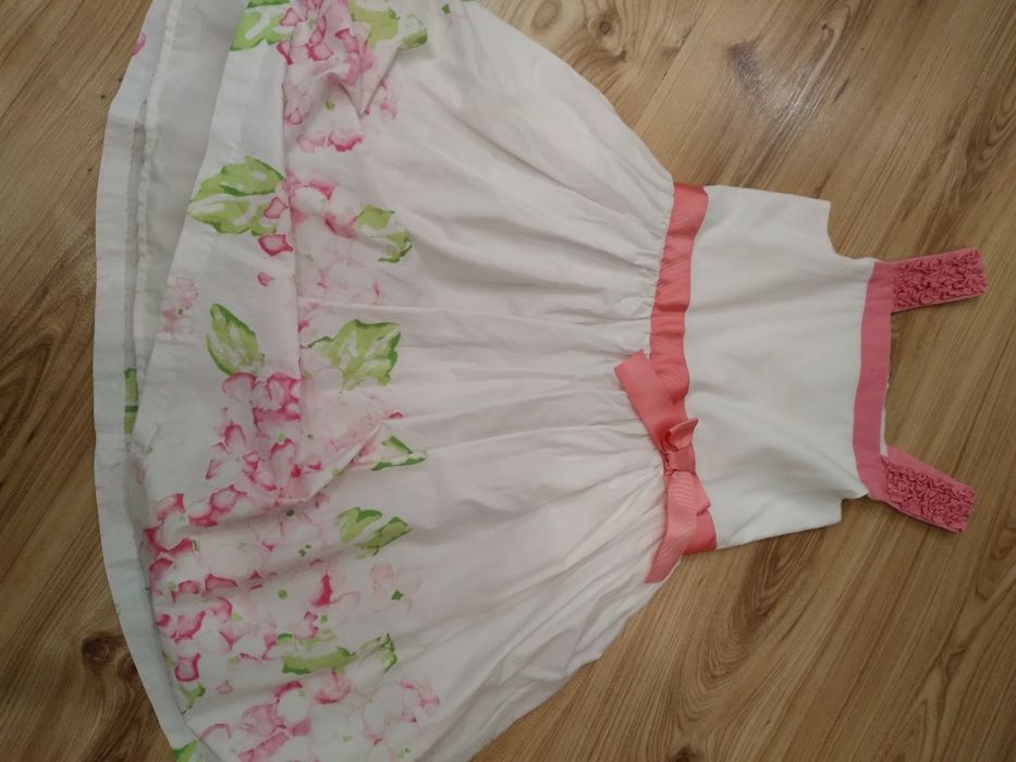 Sukienka rozmiar 134