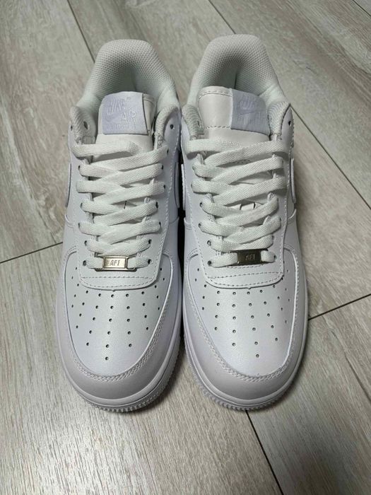 Białe buty Nike Air Force 1