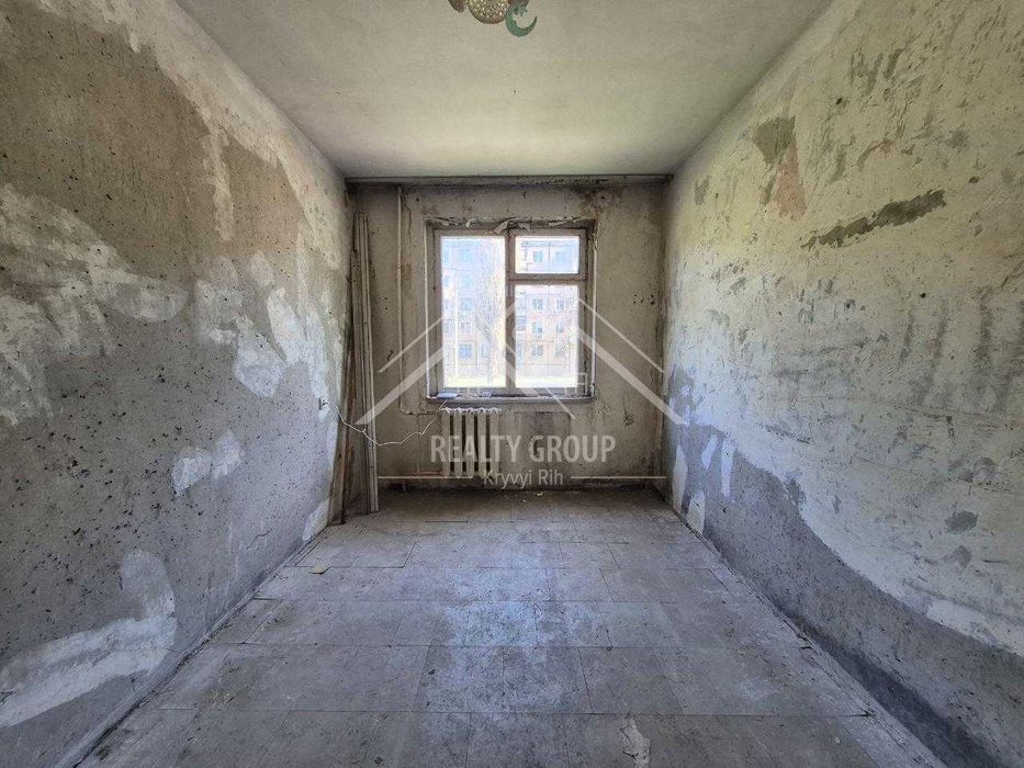 Продаж “брежнівки” 2к квартири по вул. Харитонова
