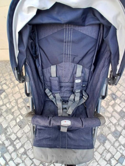 Carrinho Chicco Lite Way, modelo Denim.Carrinho bengala muito prático.