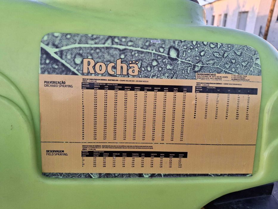 Pulverizador Rocha de 300 Litros.