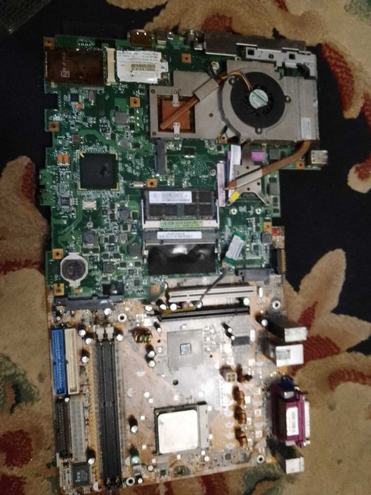 Продаются два планшета ipad 16GB и 64GB