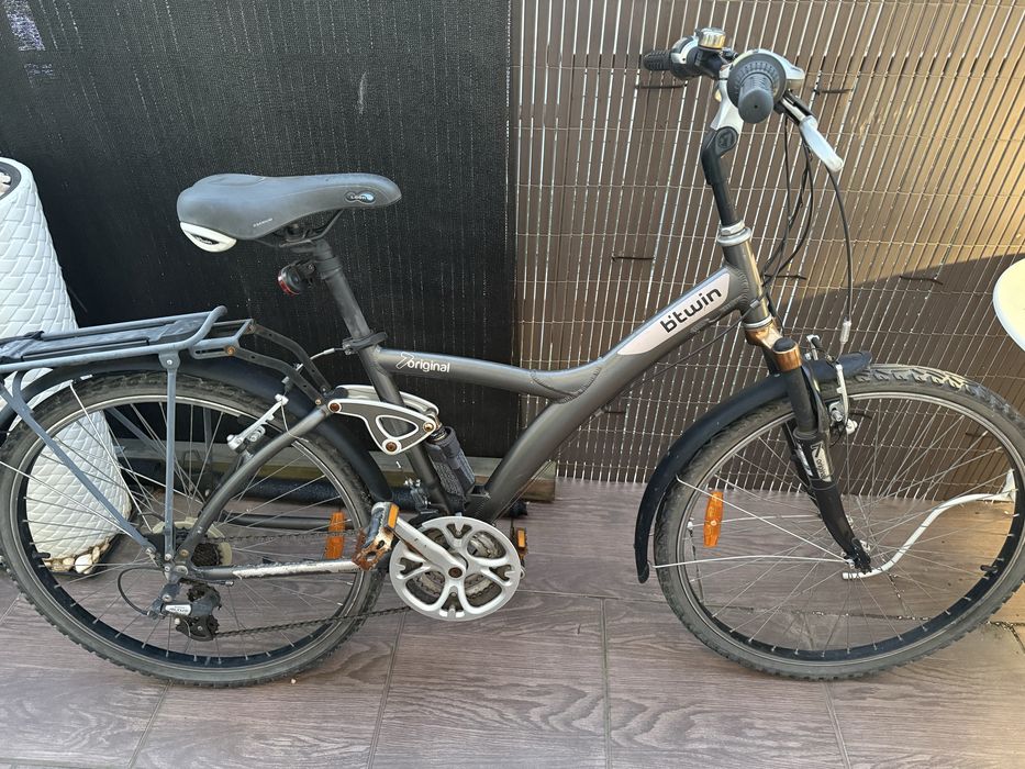 Rower miejski B’Twin Original 28” – amortyzacja, 21 biegów, gotowy do jazdy