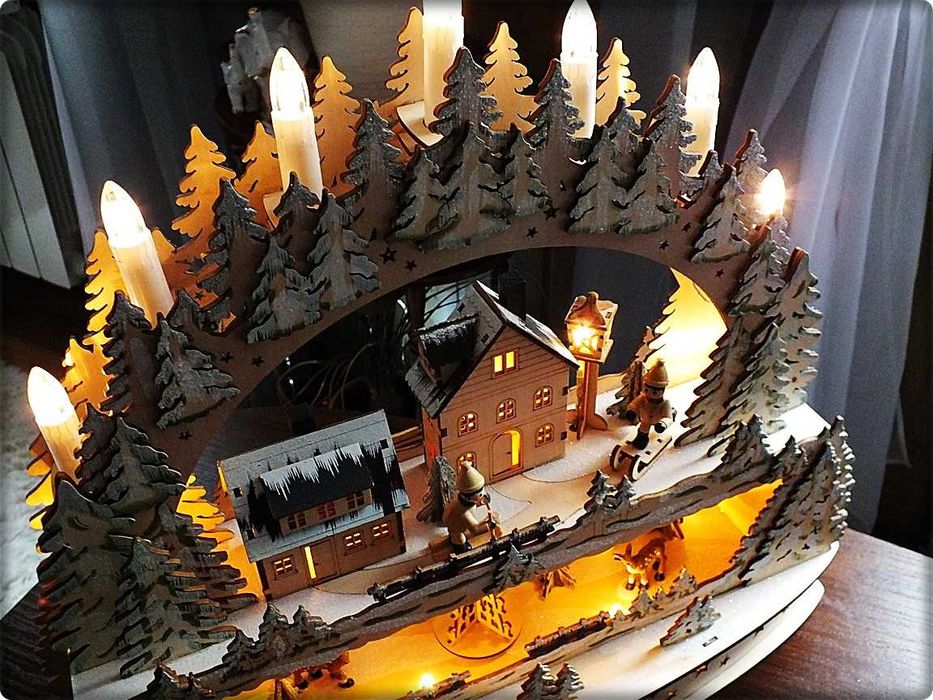 Świąteczna DUŻA Szopka ruchoma drewniana na parapet /Scenka miasto Led