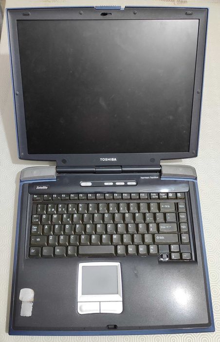 Portátil Toshiba Satellite S2450 avariado