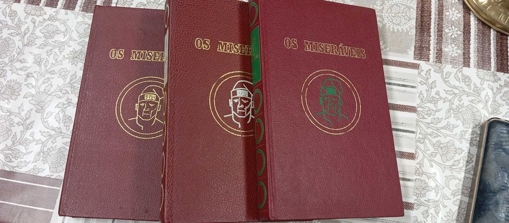 "Os Miseráveis" -Victor Hugo
