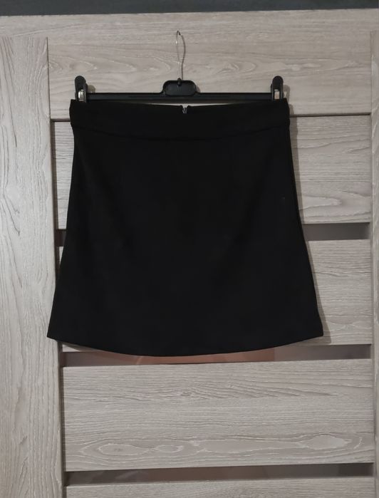 Czarna spódnica mini Reserved M