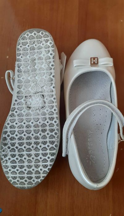 Кросівки, сандалі на дівчинку