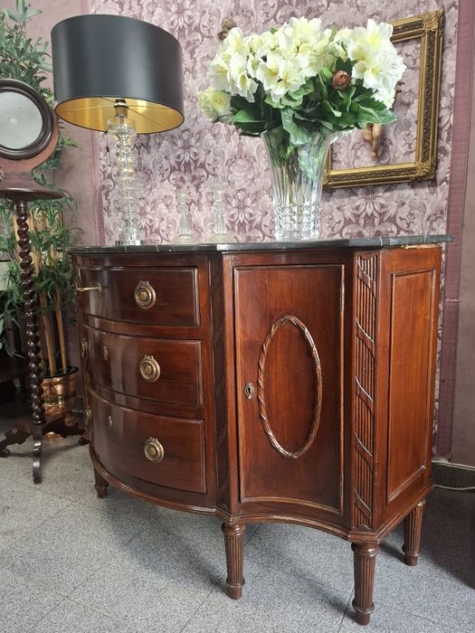 Aparador Estilo Neoclássico em Madeira Nobre.