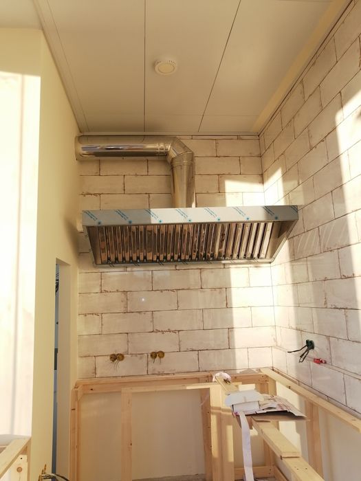 Вытяжной зонт. Вытяжка на кухню. Пристенный зонт. Вытяжка.Вентиляция.