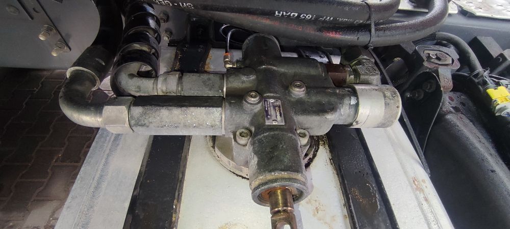 Гидравлика на тягач  Skania заводская .