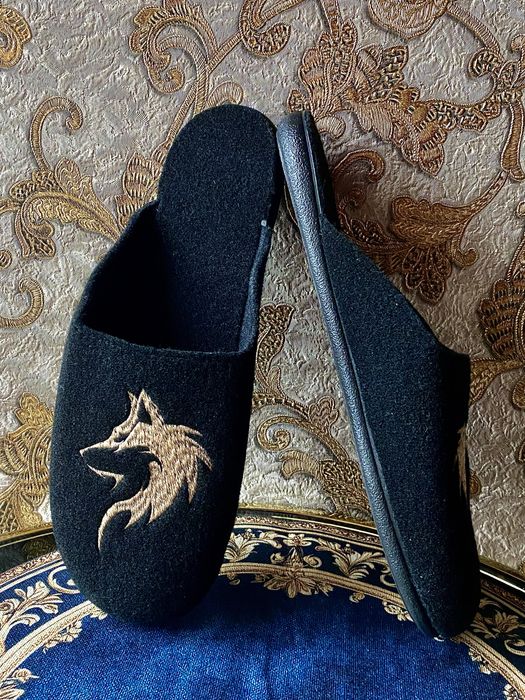Мужские шерстяные домашние тапочки с вышивкой