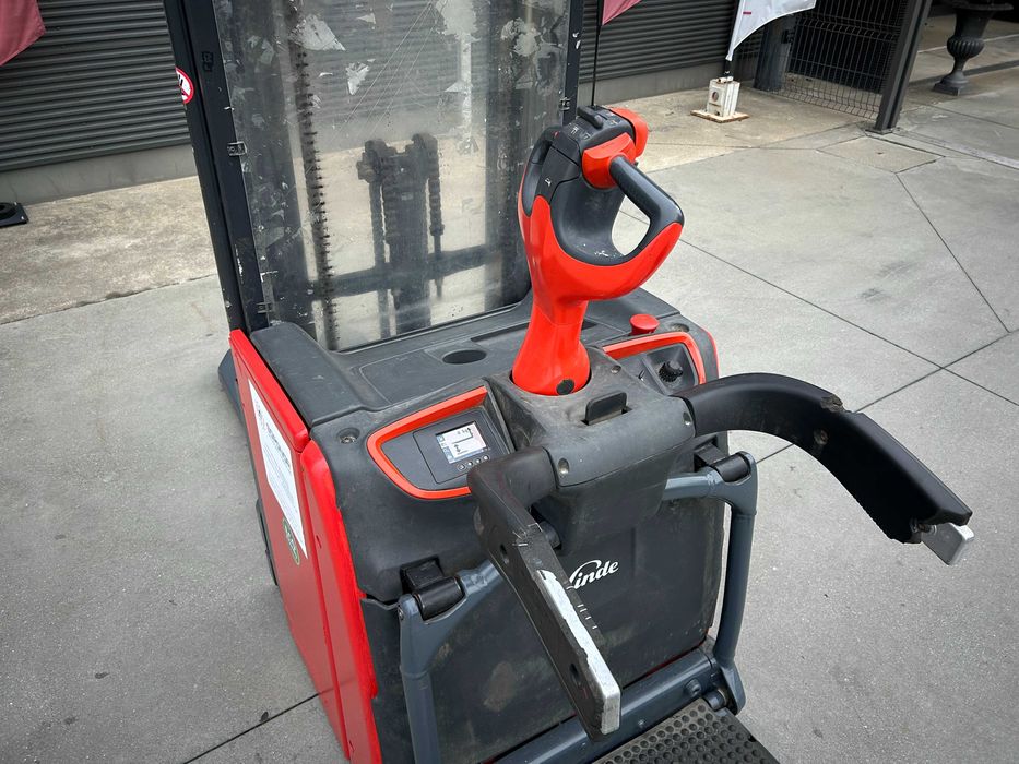 Stacker Linde Elétrico 1400 Kgs com plataforma de operador