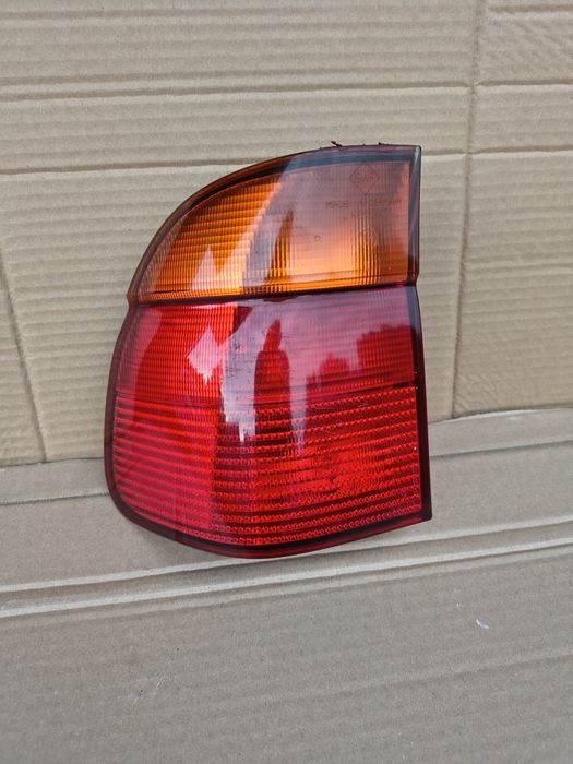 Lampa tył tylna lewa BMW 5 E39 lampa tylna lewa touring kombi lampa tylna lewa BMW E39 touring oryginał w bardzo ładnym stanie lampa tylna lewa BMW