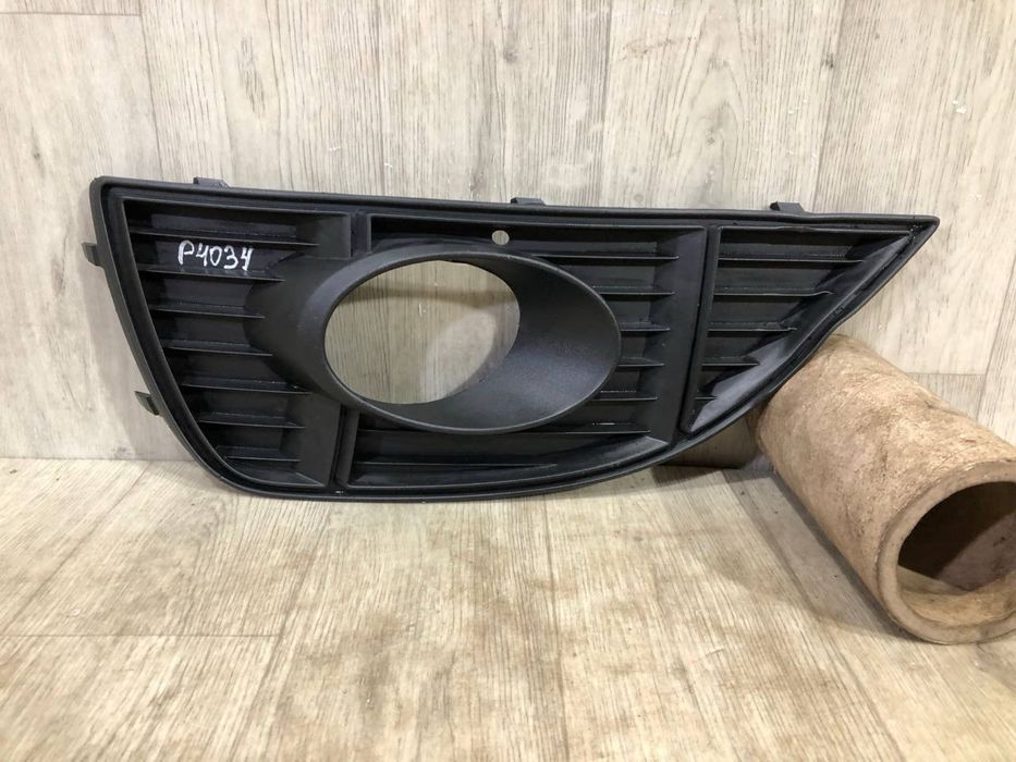 Бампер передний Решетка левая Seat Alhambra 2 (2010-2020 г.) решітка