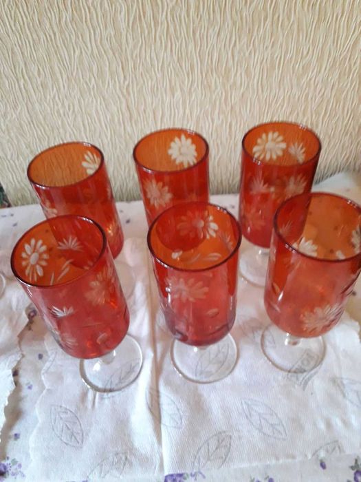 продам фужеры красного цвета