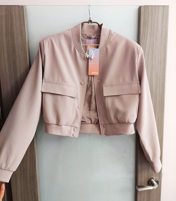 Бомбер пудровий куртка