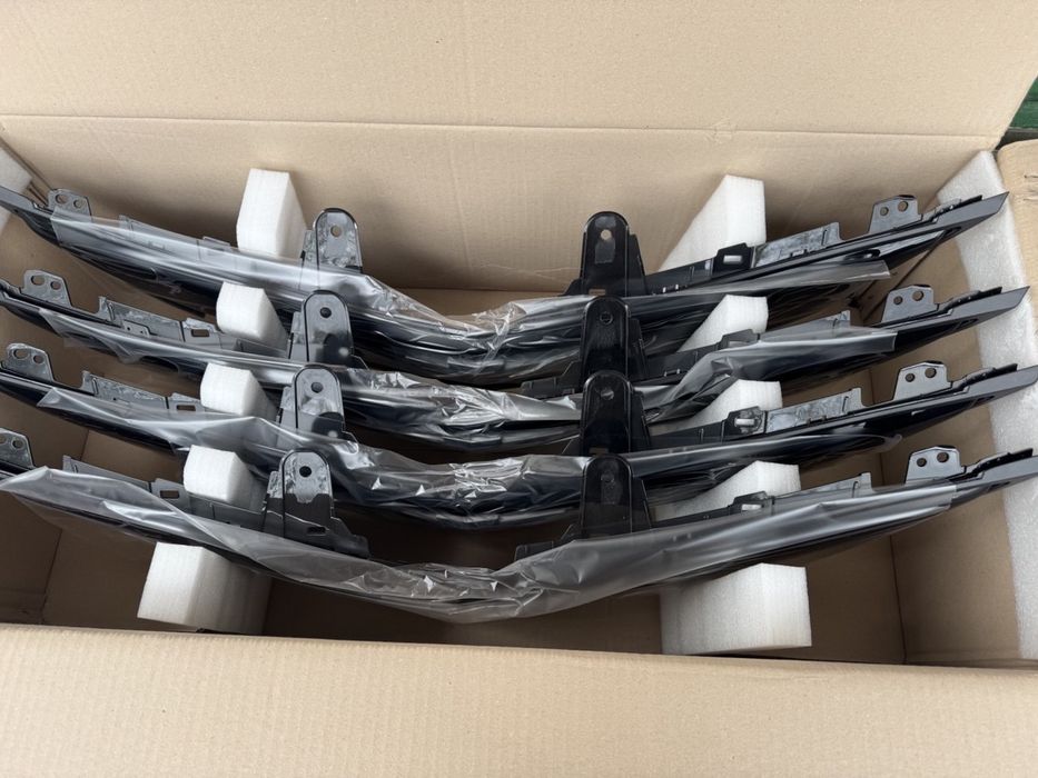 решітка верхня Chevrolet Bolt EV
