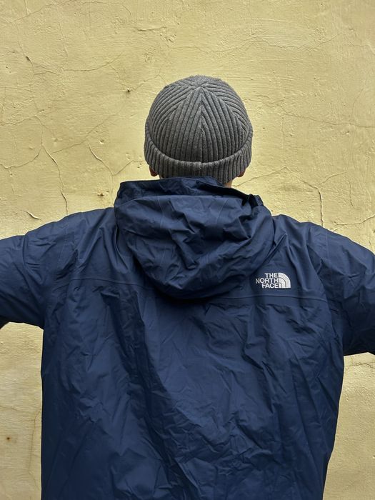 Синя куртка The North Face