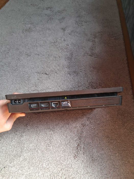 Zestaw PlayStation 4 Slim 500GB + Pad + Okablowanie + 7 Gier